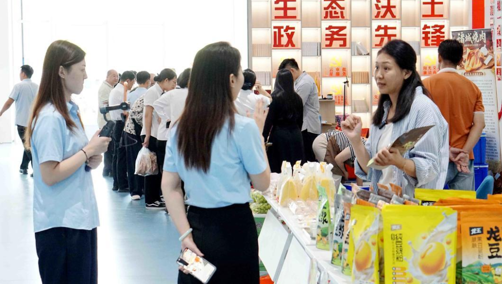办事逛集两不误！西海岸新区政务大厅开启助农市集，诸城特色