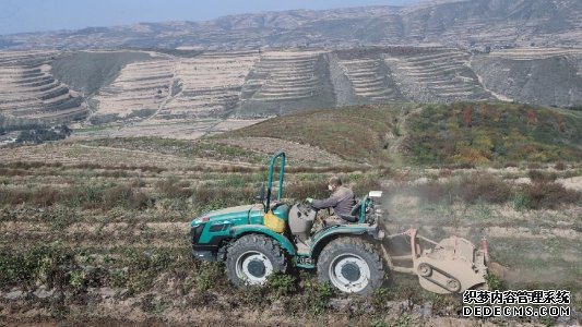 25°陡坡上的「小个子」:潍坊造丘陵山地拖拉机破解陇中耕作难题